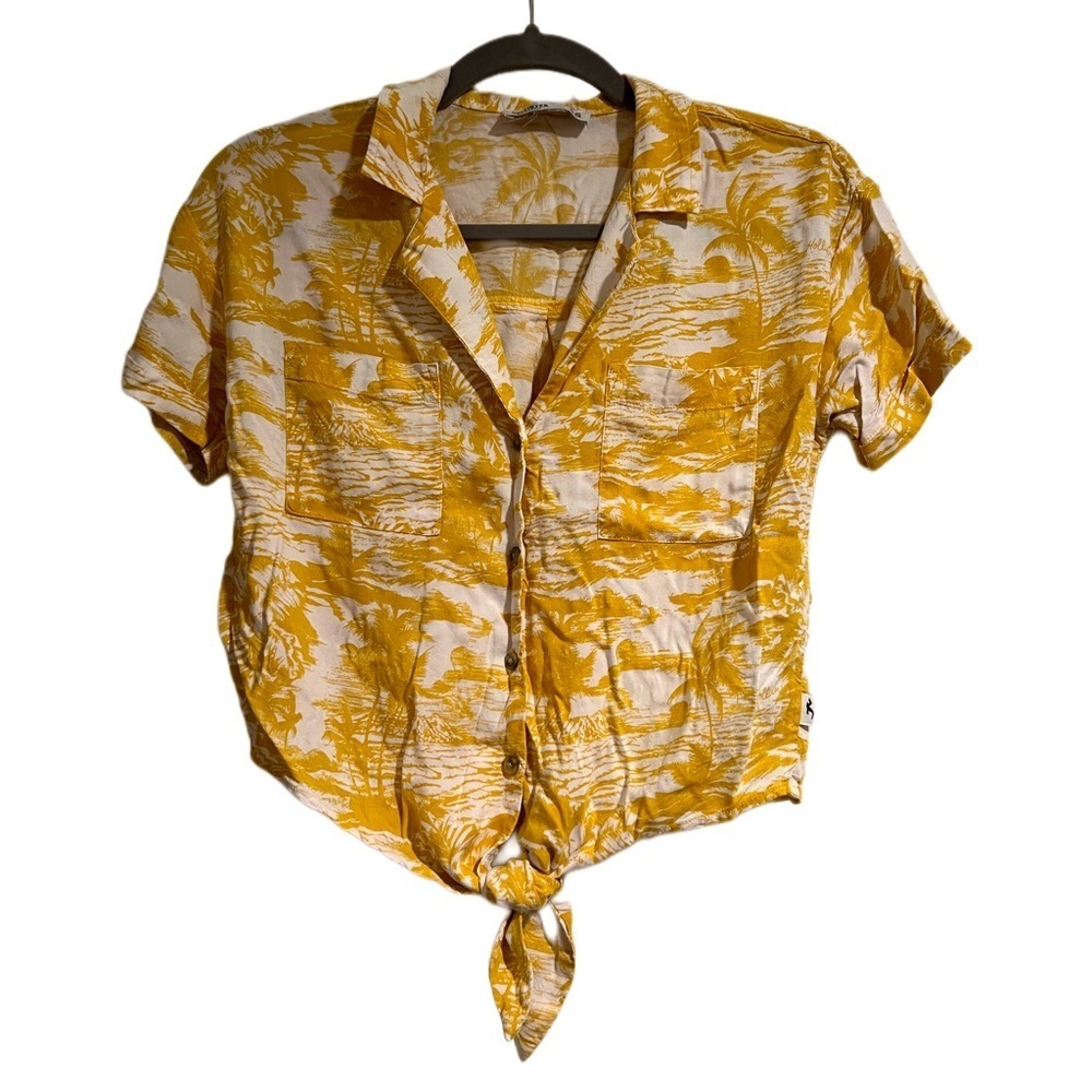 🍄 3 for $20 • hollister • yellow & white tropical flower tie front blouse